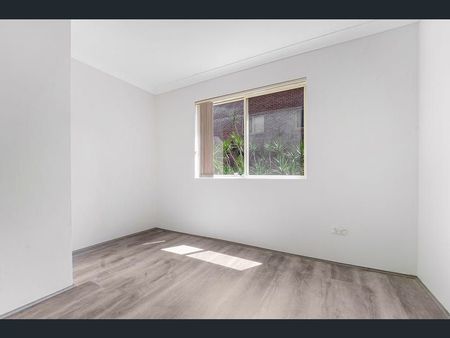 Close to all amenities - Photo 5