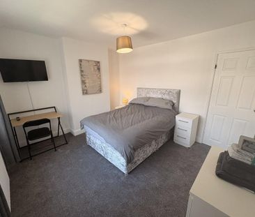 2 bedroom semi-detached house to rent - Photo 4