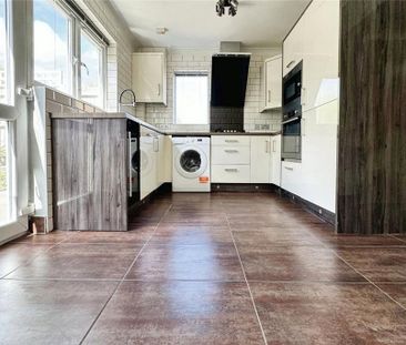 2 bedroom end of terrace house to rent - Photo 4