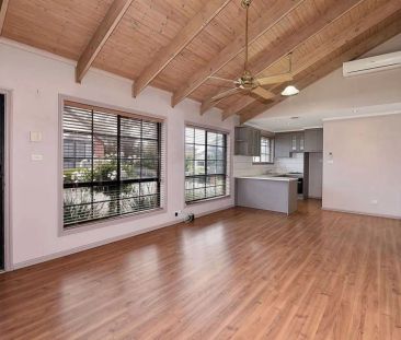 Low-Maintenance Living in Prime Location! - Photo 4