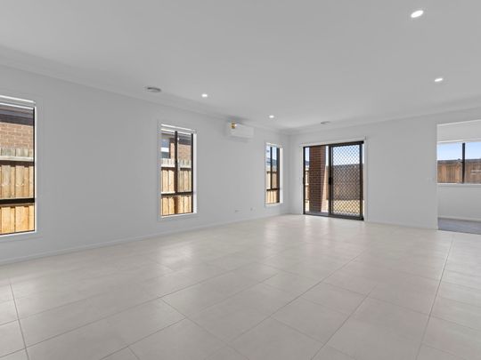 Brand New 4 Bedroom Family Home for Rent - Photo 1