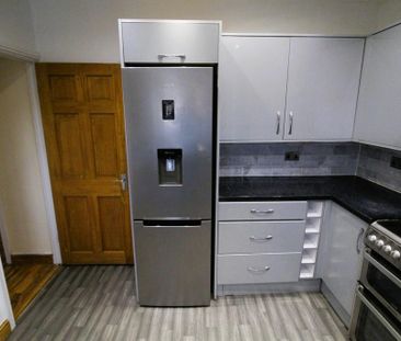 3 bedroom flat to rent - Photo 6