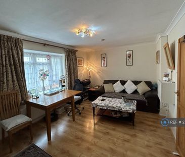 1 bedroom in a flat share to rent - Photo 5