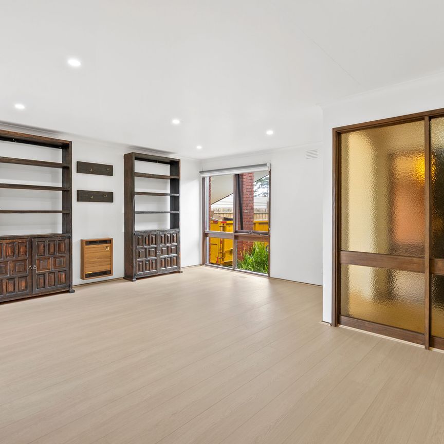 Fully renovated family oasis with modern flair - Photo 1