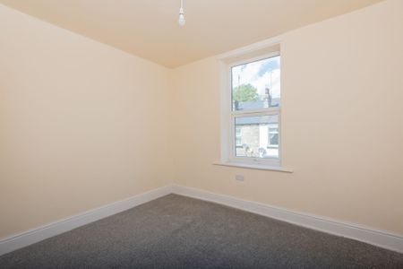 4 bedroom Terraced House to rent - Photo 3