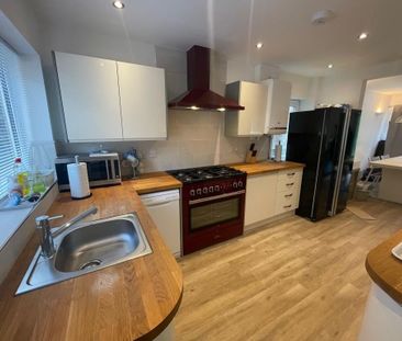 Room in a Shared House, Kelso Heights, LS3 - Photo 2