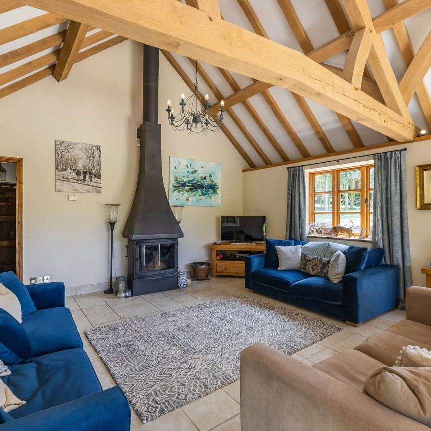 An exceptional Grade II listed country estate dating back to c.1632, offering over 6,200 sq ft of beautifully presented accommodation across the principal residence, a superb self-contained. - Photo 1
