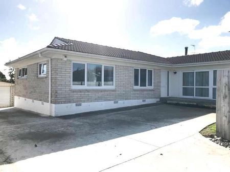 PAKURANGA HEIGHTS - EXCELLENT FAMILY HOME - Photo 4