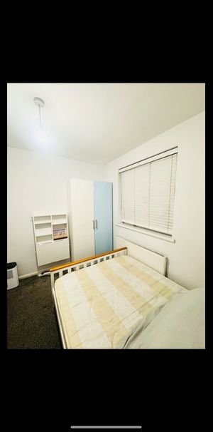 Room in a Shared Flat, Rowan Court, SE12 - Photo 1