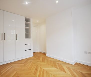 Two Bedroom Flat to rent in London - Photo 5