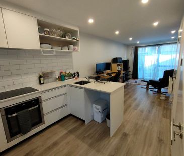 Morden 2 bedroom house in Henderson - Photo 1