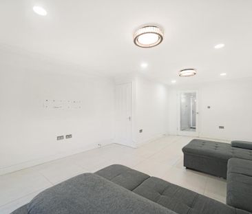 4 bedroom terraced house to rent - Photo 3