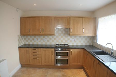 3 bedroom terraced house to rent - Photo 3