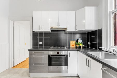 Charming Inner-City Retreat - Photo 4