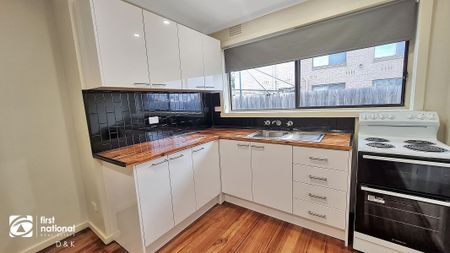 Spacious 2-Bedroom Unit in Prime St Albans Location - Photo 4