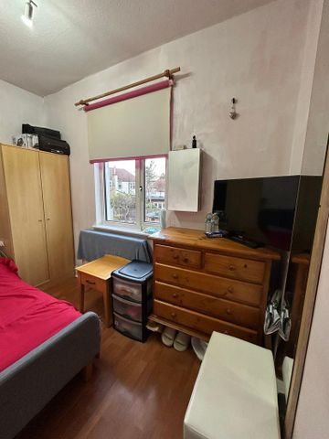 1 bedroom in a house share to rent - Photo 2
