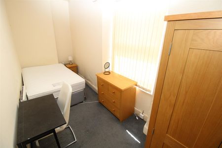 Flat For Rent Wood Road, Pontypridd - Photo 2