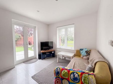 4 bedroom detached house to rent - Photo 4