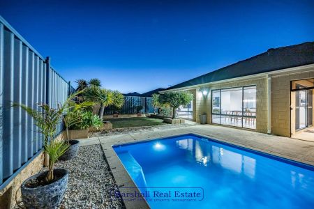 “Coastal Living – 4x2 Family Home with Pool” - Photo 2