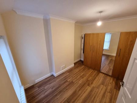 2 bedroom end of terrace house to rent - Photo 4