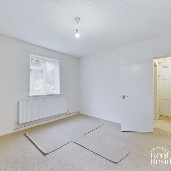 1 bed flat to rent in Sir Evelyn Road, Rochester, ME1 - Photo 1