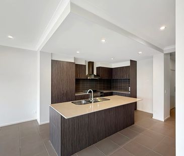 🏡 Urban Inspired Townhouse - Photo 4