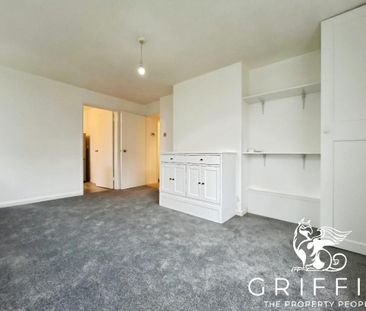 Braybrooke, Basildon, SS14 - Photo 1