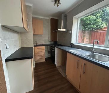 3 bedroom semi-detached house to rent - Photo 6