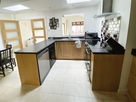3 BED Terraced House To rent - Photo 3