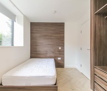 5 bed Apartment for Rent - Photo 6