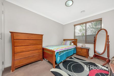 Perfect Family Home in Tarneit's Huntingfield Estate! - Photo 4