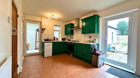 3 bedroom semi-detached house to rent - Photo 5