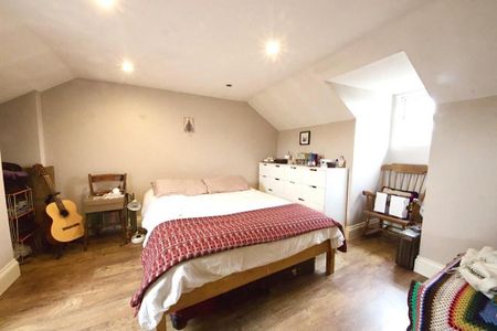 1 bedroom in a house share to rent - Photo 2