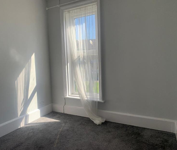 3 bedroom flat to rent - Photo 2