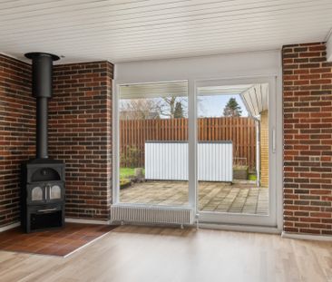 Indflytningsklar villa med skøn have, Viby J - Photo 1