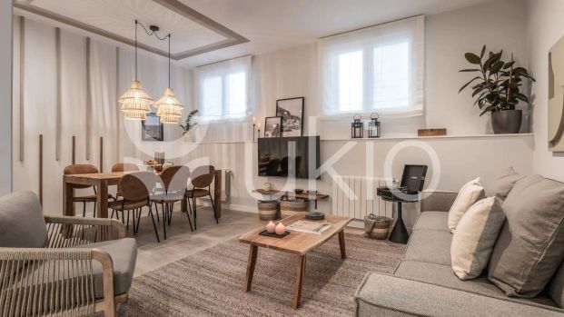 Apartamento de alquiler en Calle de Viriato, Almagro - Foto 1