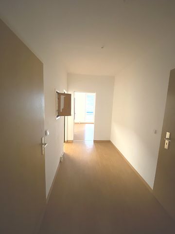 Nur wenige Stufen zu Ihrer neuen Wohnung! Frei ab 01.12.2024! - Photo 3