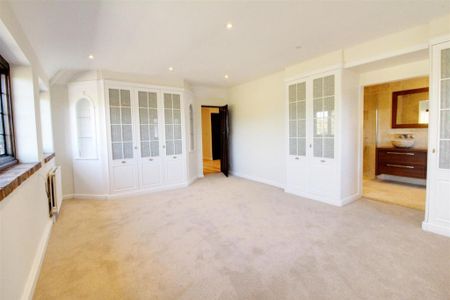 5 bedroom detached house to rent - Photo 4