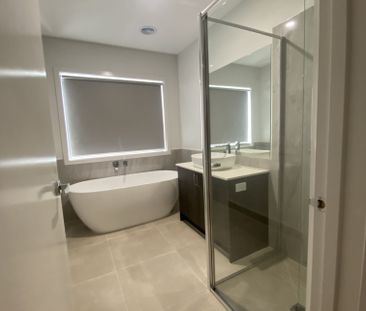 Beautiful Family Home! - Photo 3