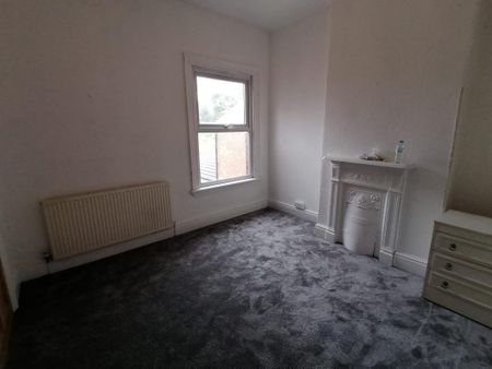 4 bedroom terraced house to rent - Photo 5