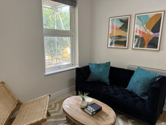 2 Bed Flat, Park Grove Road, E11 - Photo 1