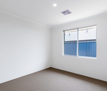 Spacious 4-Bedroom Home in a Dual key house with Natural Light and ... - Photo 5