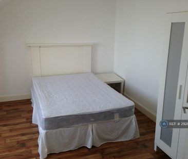 4 bedroom flat to rent - Photo 5