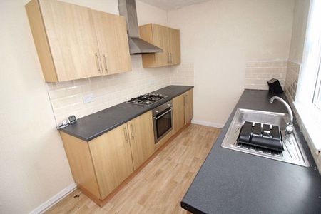 3 Bedroom Terraced House - Photo 4