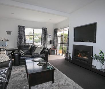 Spacious & Private 4-Bedroom Home in Prime Upper Riccarton Location - Photo 3