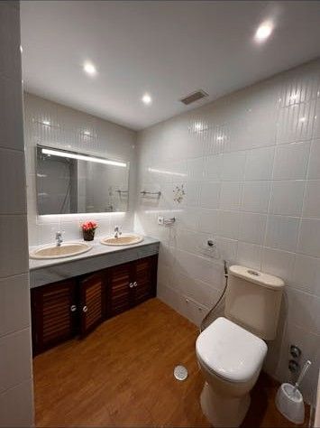 Calle Amador de los Ríos, Sevilla, Andalusia 41003 - Photo 5