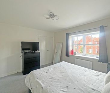 2 bedroom end of terrace house to rent - Photo 3