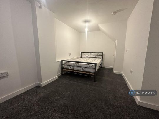 1 bedroom in a flat share to rent - Photo 1