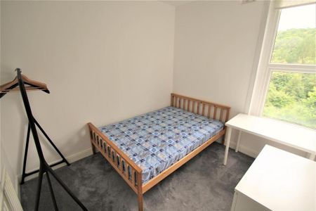 4 bedroom terraced house to rent - Photo 3