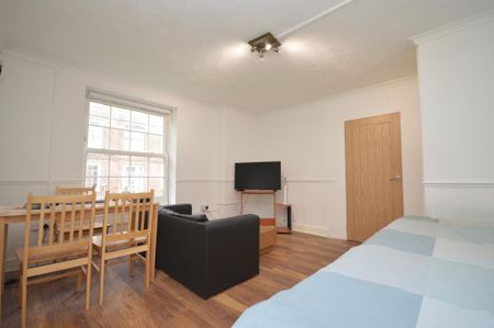 1 bedroom in a flat share to rent - Photo 4